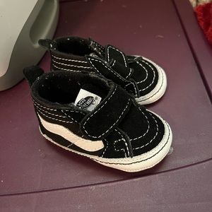 Black and white vans size 3c